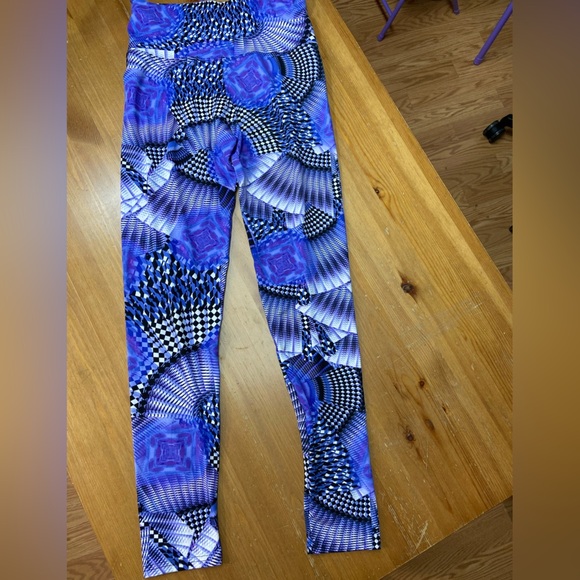 Vibrant Blue Geometric Leggings - Picture 1 of 5